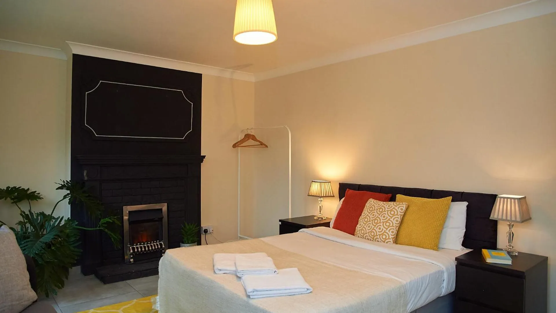 Holiday home Marvelous House Min To Stratford Villa London